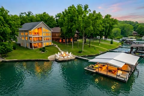 Welcome to your vacation! This fun cove is enjoyable by land and water