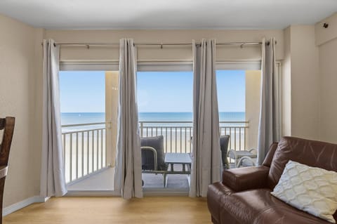 Condo, 1 King Bed with Sofa bed (Daytona Inn Beach Resort 409) | Living area