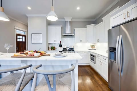 Step into this chic kitchen, perfect for creating culinary memories with friends and family. Experience the elegance of Nashville Luxury Group Accommodations with Misfit Homes. Reserve your stay today and start cooking up your Nashville adventure!