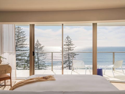 Suite (Ocean) | Soundproofing, iron/ironing board, cribs (surcharge), WiFi (free)