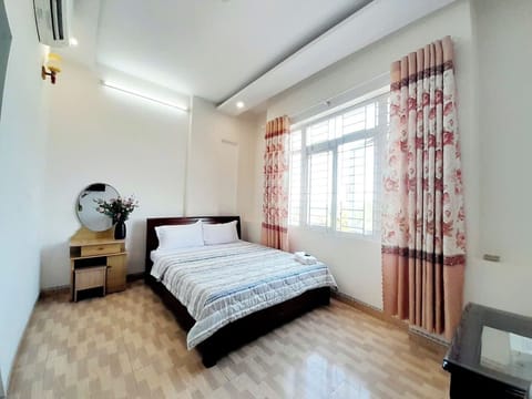 Basic Double Room Single Use, Ocean View | Desk, laptop workspace, WiFi (free)