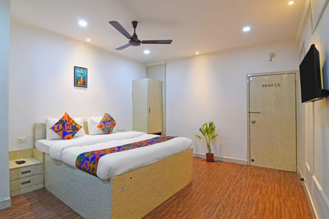 Egyptian cotton sheets, premium bedding, in-room safe, free WiFi