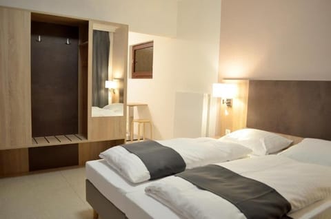 Family Suite | Blackout drapes, iron/ironing board, free WiFi, bed sheets