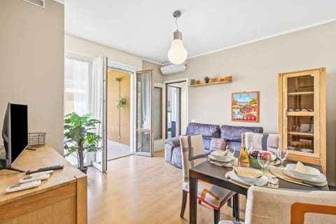 Family Apartment, 2 Bedrooms, Balcony, Mountainside (Casa Mirella quiet 2BR with View,) | Living area