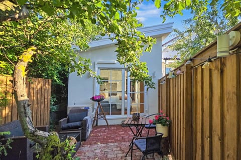 Fully fenced private terrace with outdoor seating and direct access to the guest house. A peaceful, green setting reserved exclusively for you.
