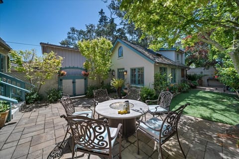 Welcome to Stone Cottage! Main House with Guest House