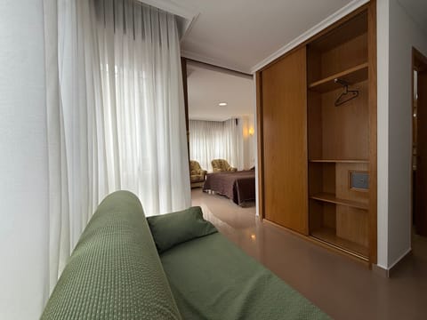 Family Suite | In-room safe, desk, free WiFi