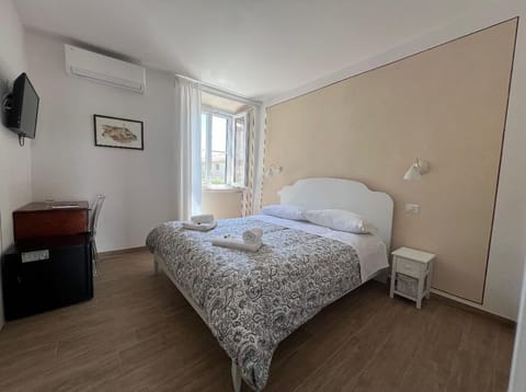 Room | Desk, free WiFi