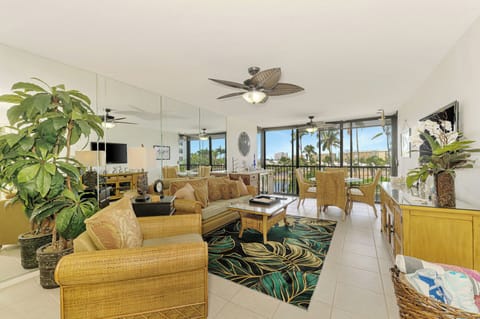 Living Area, Queen sleeper sofa