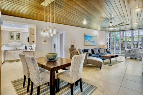 Harbor Towers 111 by Tropical Sands Accommodations