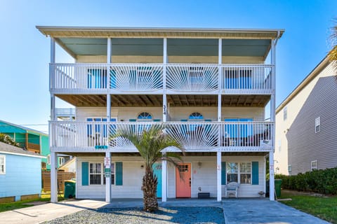 Exterior - Exterior from Fort Fisher Blvd S