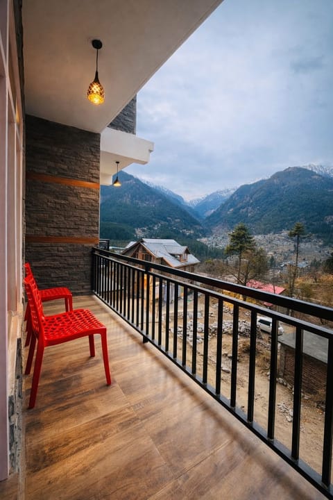 Superior Double Room, Balcony, Mountain View | Property grounds