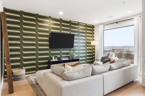 Bright and Spacious living with a Murphy bed. HD TV with all the apps you could want. The living room overlooks the Cumberland River, along with a private patio. The living room opens up into the dining area and kitchen.