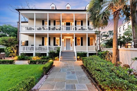 Welcome to your downtown Charleston rental! Explore all things downtown by foot!