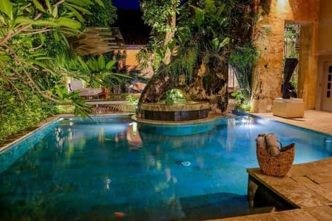 13 outdoor pools