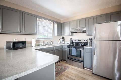 Unit E has a bright kitchen with warm accents to ensure your time there is as relaxing as possible. The kitchen is also completely stocked with anything you might need to whip up your favorite dish!