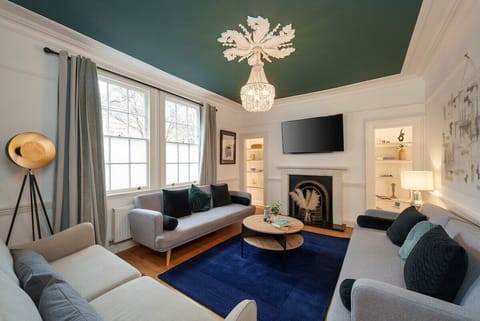 Living Room / Lounge