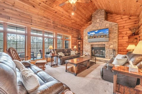 House, Multiple Beds, Hot Tub (LAKE Liberty Pines) | Living area