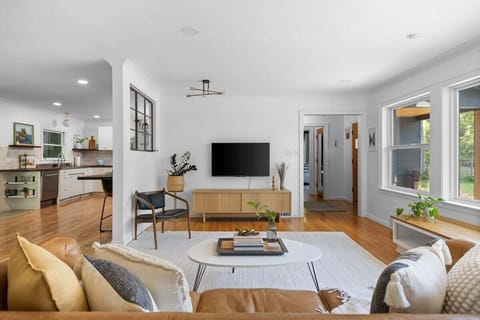 Bright, modern living with an open feel ✨

Clean lines, warm wood floors, and plenty of natural light create a fresh, inviting space to relax. Enjoy easy flow between the living area and kitchen — perfect for gathering, unwinding, and feeling right at home.
