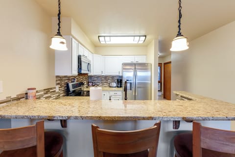 Additional seating at the island. | Main Level