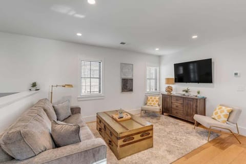 Welcome to your downtown Charleston rental! Explore all things downtown by foot!