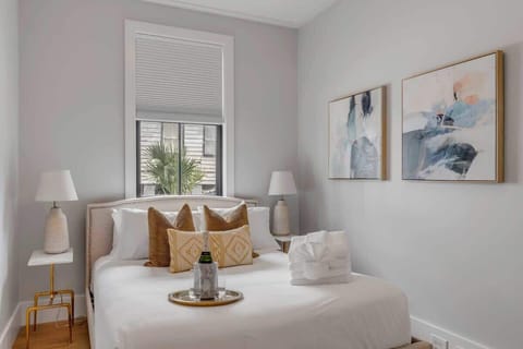 Bedroom 3: Queen Bed