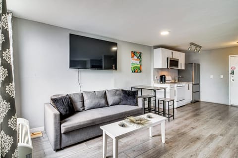 Miami Beach Vacation Rental | Studio | 1BA | Step-Free Access | 450 Sq Ft