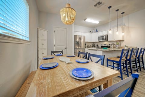 Enjoy a meal with family and friends. (Down the Shore)