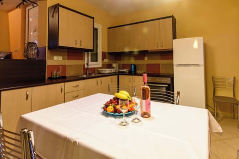 Kitchen Island with Dining Space and Storage