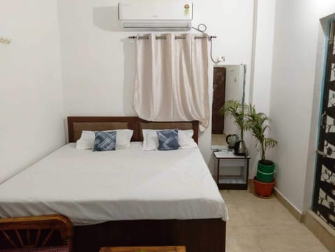Rollaway beds (surcharge), bed sheets