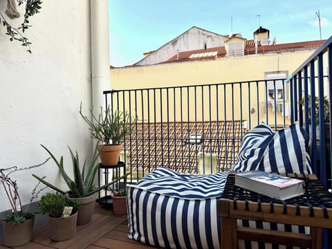 9 ❤️StayInLisbon.pt Balcony with outdoor seating