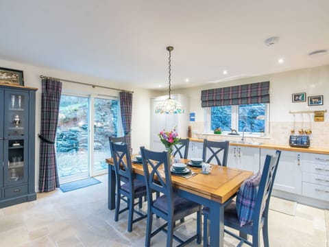 Furniture, Interior Design, Flooring, Wood, Ceiling, Floor, Lighting, Kitchen & Dining Room Table, Home, Chair