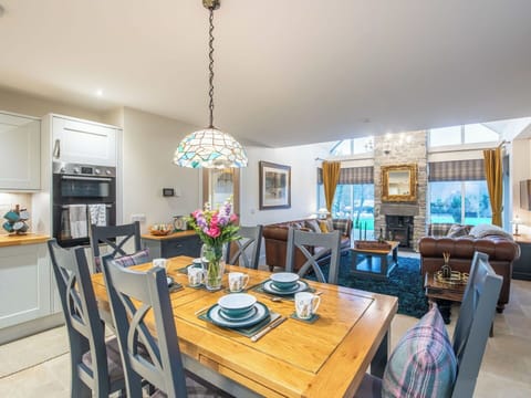 Furniture, Interior Design, Home, Kitchen & Dining Room Table, Ceiling, Chair, Living Room, Light Fixture, Dining Room, Hardwood