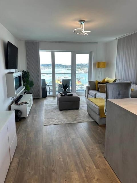 Apartment, 2 Bedrooms, Fireplace | Room amenity