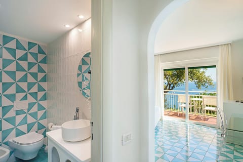 Superior Room | Bathroom | Slippers, bidet, towels