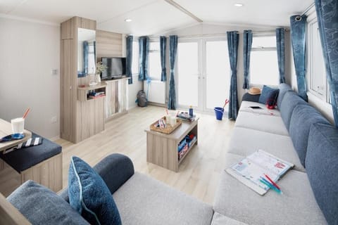 Chalet, 3 Bedrooms | Living area