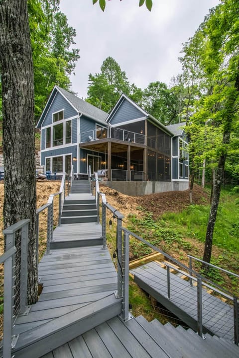 House | 5 bedrooms, high-speed internet