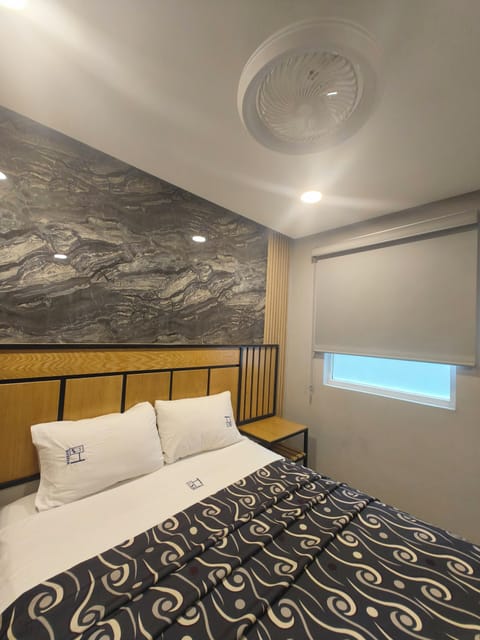 Standard Room | Laptop workspace, free WiFi