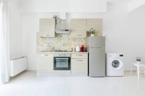 Classic Apartment, 1 Bedroom, Partial Sea View | Private kitchen | Highchair