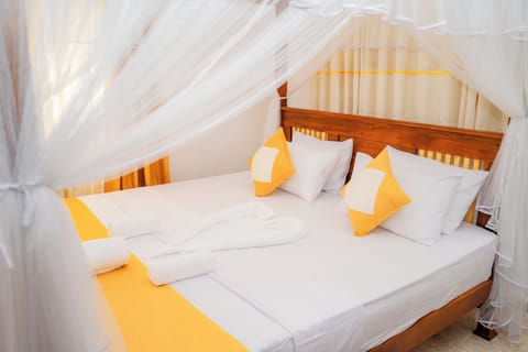 Standard Double Room | Desk, iron/ironing board