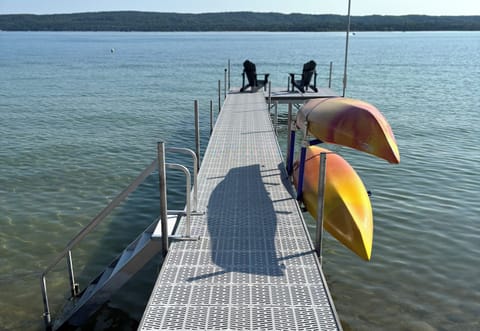 Dock & Kayaks to enjoy the lake!