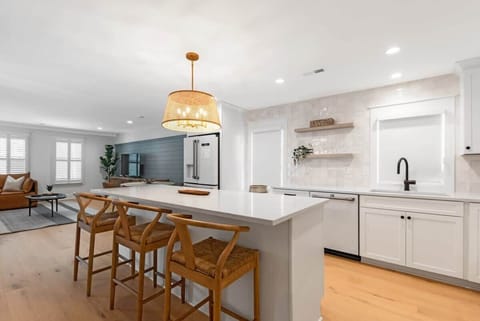 Welcome to the house of your dreams! Let our fully renovated home be the base for a perfect Charleston visit.