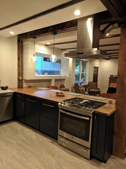 Romantic Duplex, 3 Bedrooms, Kitchen | Private kitchen | Coffee/tea maker, toaster, spices, cleaning supplies