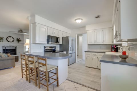 Breakfast Bar | Kitchen