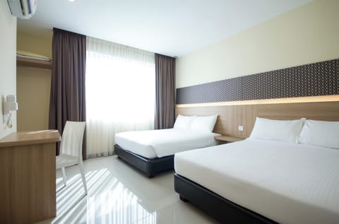 Suite | Desk, free WiFi, bed sheets, wheelchair access
