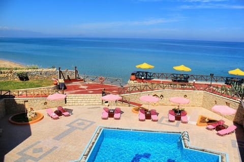 Outdoor pool, pool umbrellas, sun loungers