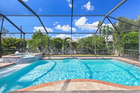 Pool with sun shelf -heat optional