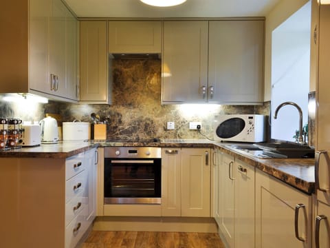 Kitchen area | The Bullock Shed - Ri Cruin, Kilmartin, near Lochgilphead