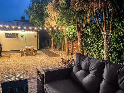 Sitting-out-area | Beachside Cottage, Minehead