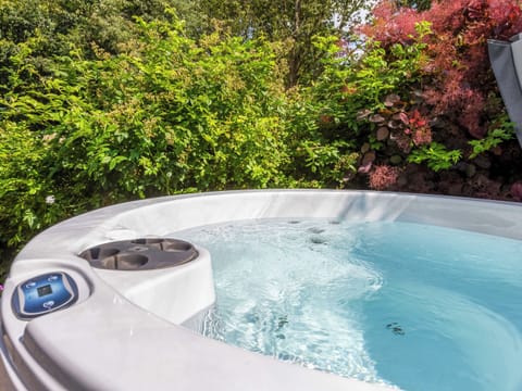 Hot tub | Pear Tree Cottage, Harwood Dale, near Scarborough